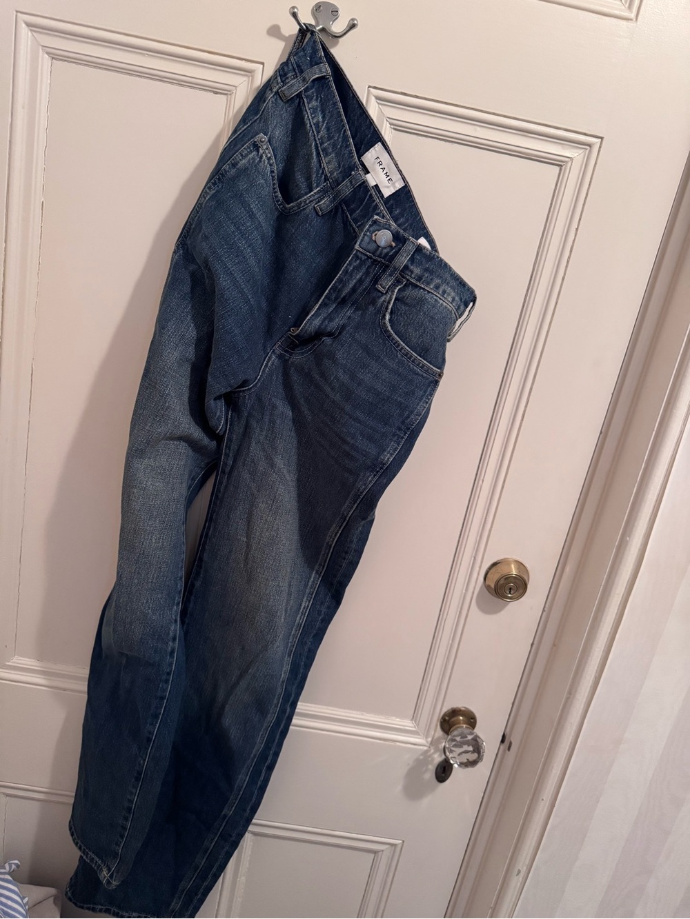 Frame Denim women’s Le Jane Straight Jeans in Washed Blue